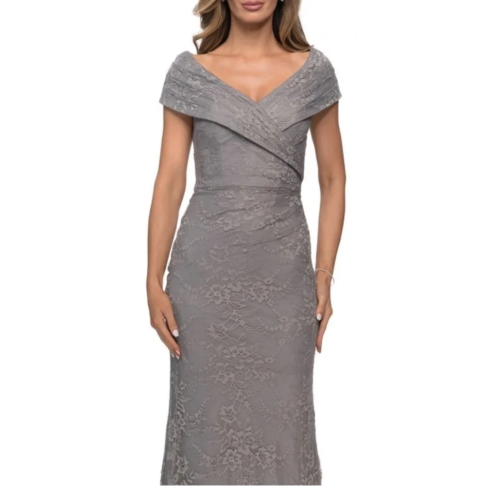 NEW La Femme Portrait Neck Embellished Lace Trumpet Evening Gown in Platinum 4